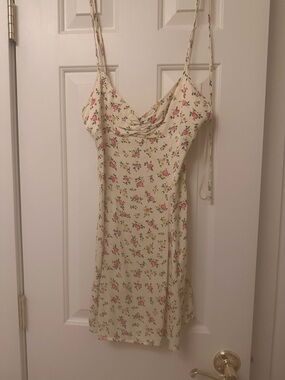 Zara Women’s Floral Slip Dress in Cream with Pink Roses